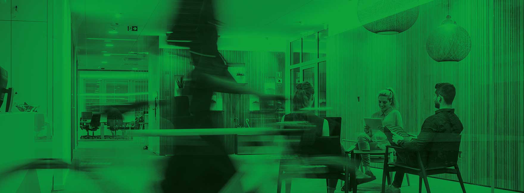 1760x650-Kollegen-in-Officelounge